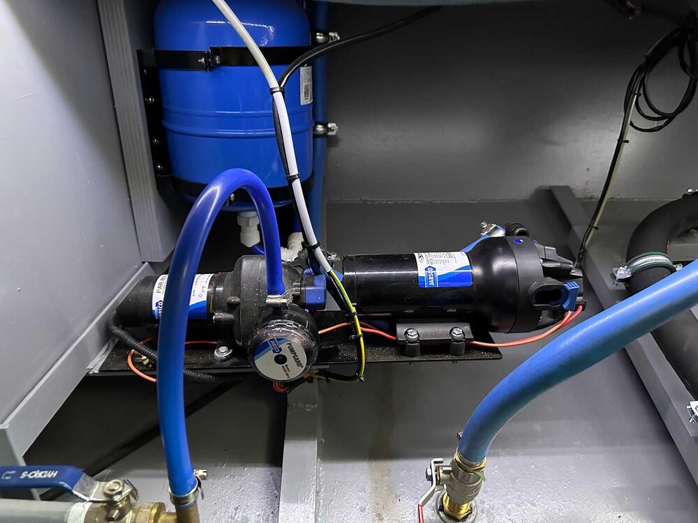 Beja Silverfish 2 Motoryacht (11 Meter) mit Mitsubishi 6 Zylinder und Bugstrahlruder