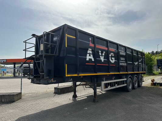 Trucks, semi-trailers and excavators in Heijen