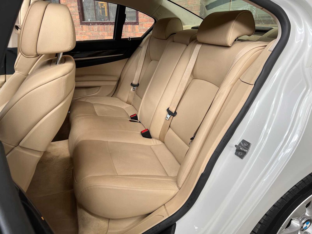 BMW ActiveHybrid7 F04 4.4 V8 465PS 2011