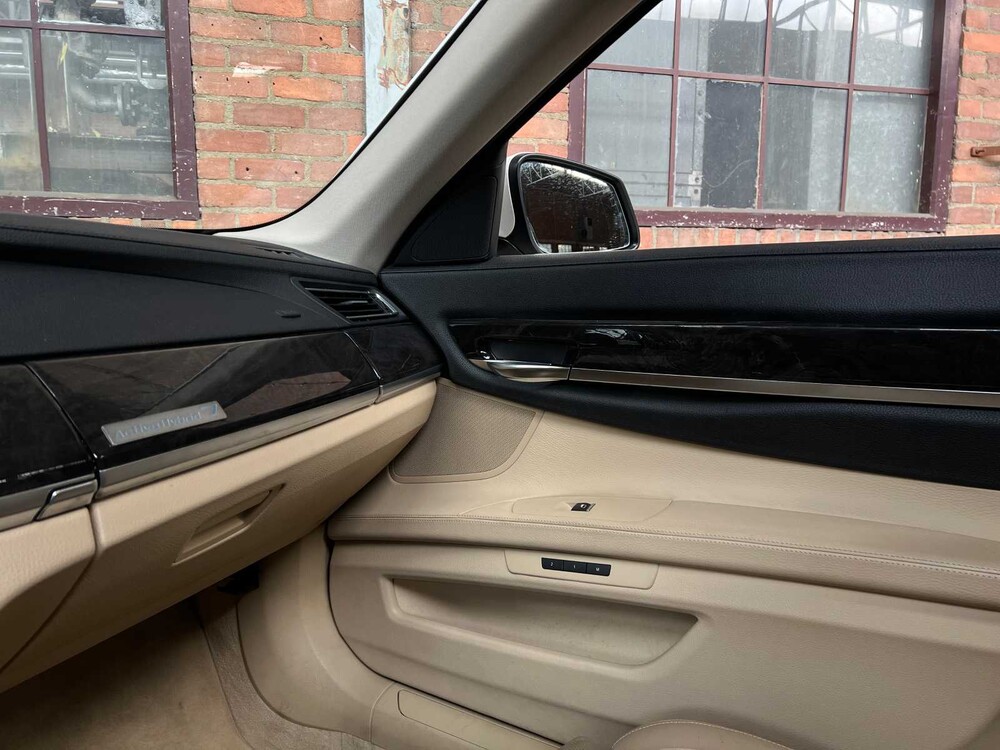 BMW ActiveHybrid7 F04 4.4 V8 465PS 2011