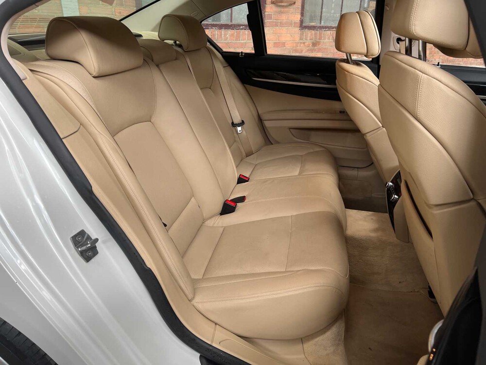 BMW ActiveHybrid7 F04 4.4 V8 465PS 2011