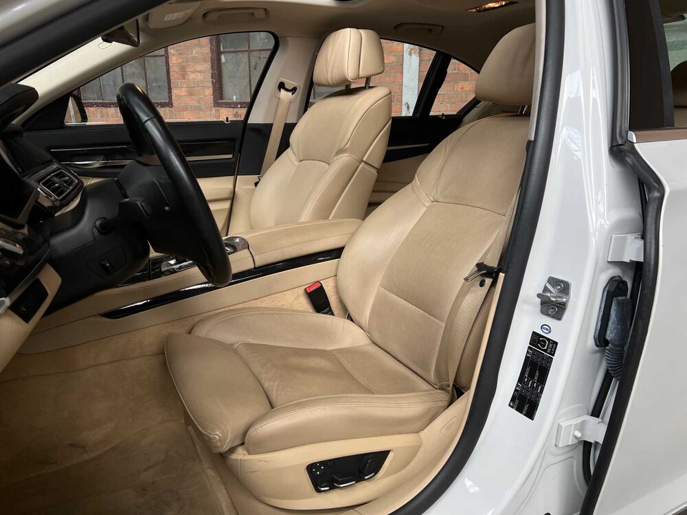 BMW ActiveHybrid7 F04 4.4 V8 465PS 2011