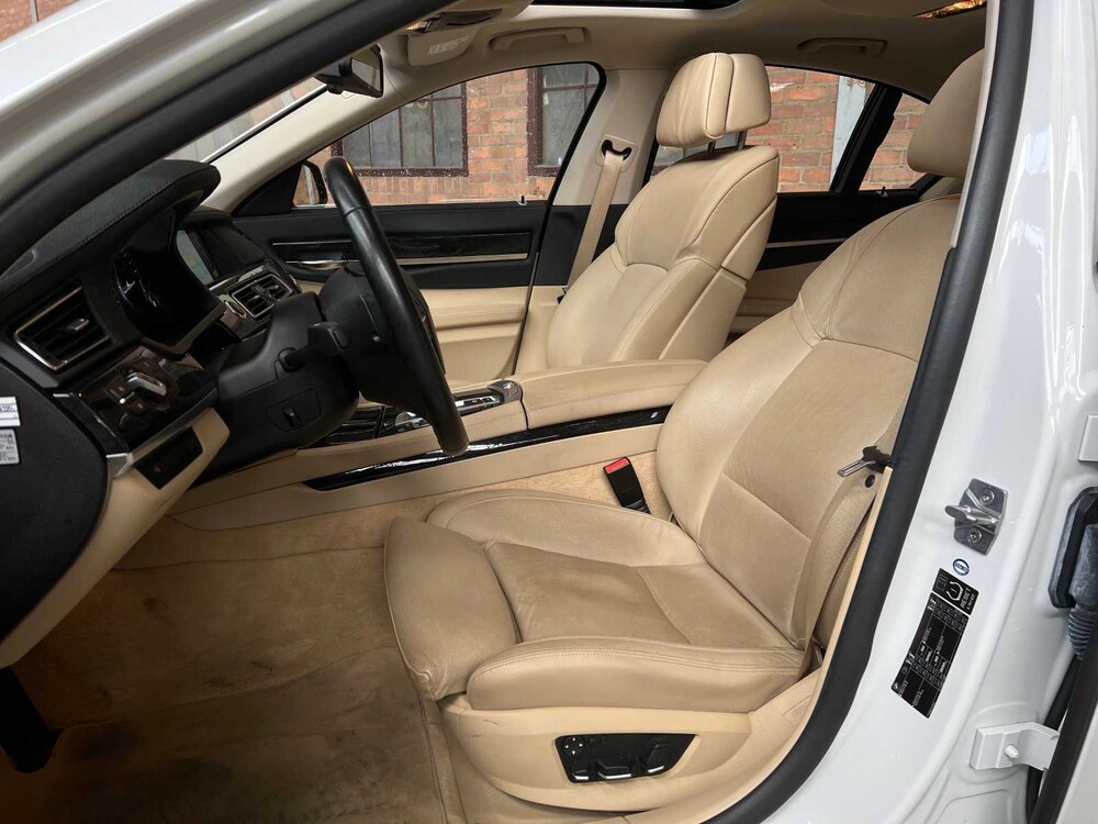 BMW ActiveHybrid7 F04 4.4 V8 465PS 2011