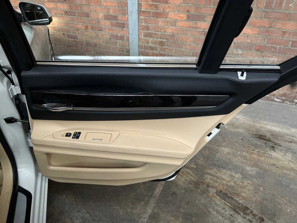 BMW ActiveHybrid7 F04 4.4 V8 465PS 2011