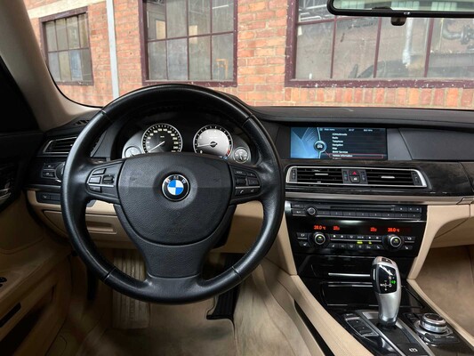 BMW ActiveHybrid7 F04 4.4 V8 465PS 2011
