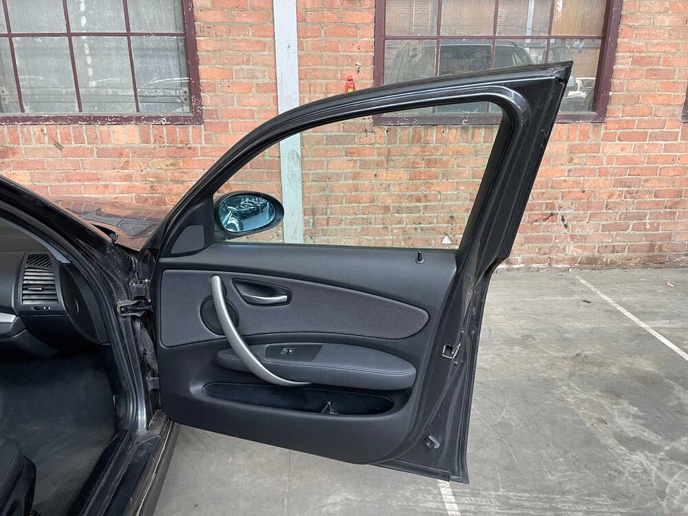 BMW 1er 118i Business Line 143PS 2008 - Fertigmodell GB-, 23-GNX-6