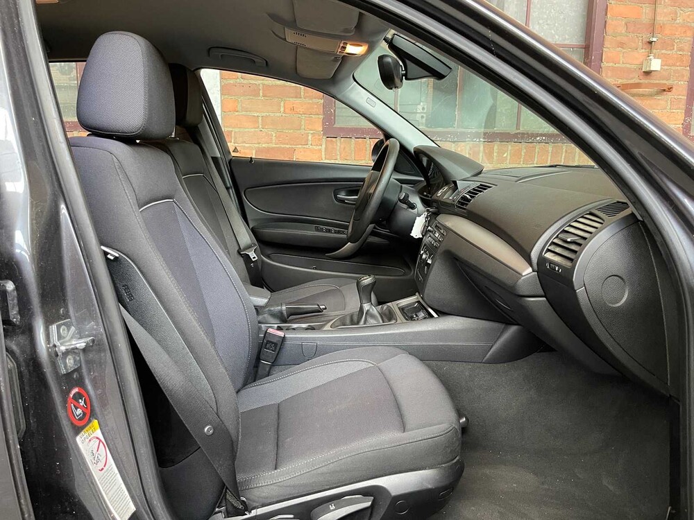 BMW 1er 118i Business Line 143PS 2008 - Fertigmodell GB-, 23-GNX-6