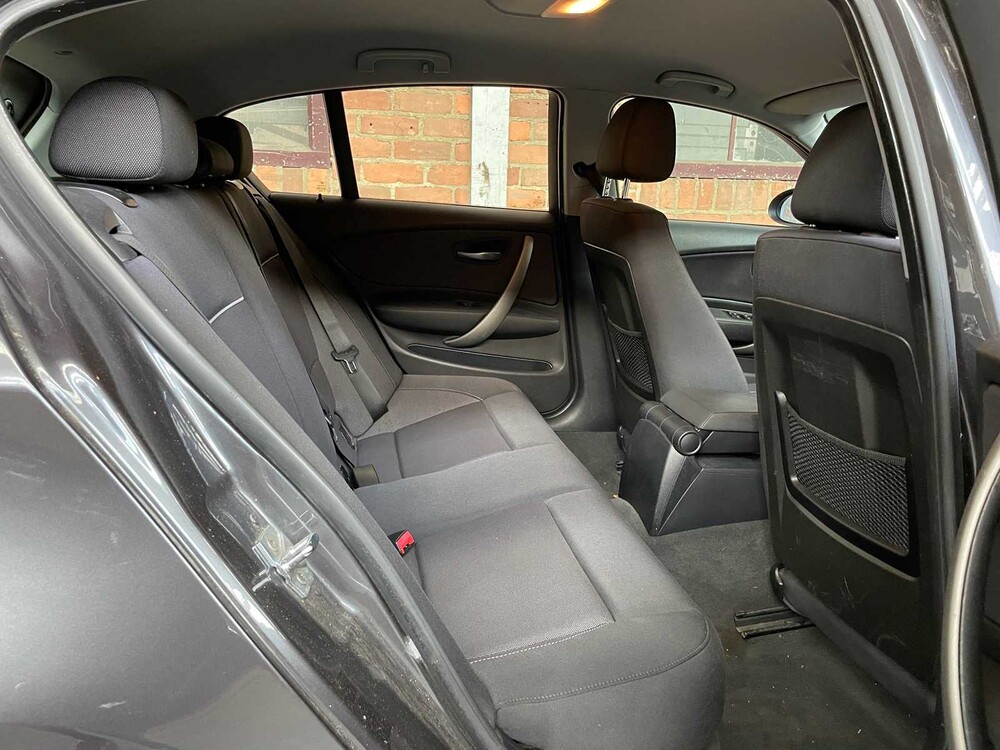 BMW 1er 118i Business Line 143PS 2008 - Fertigmodell GB-, 23-GNX-6