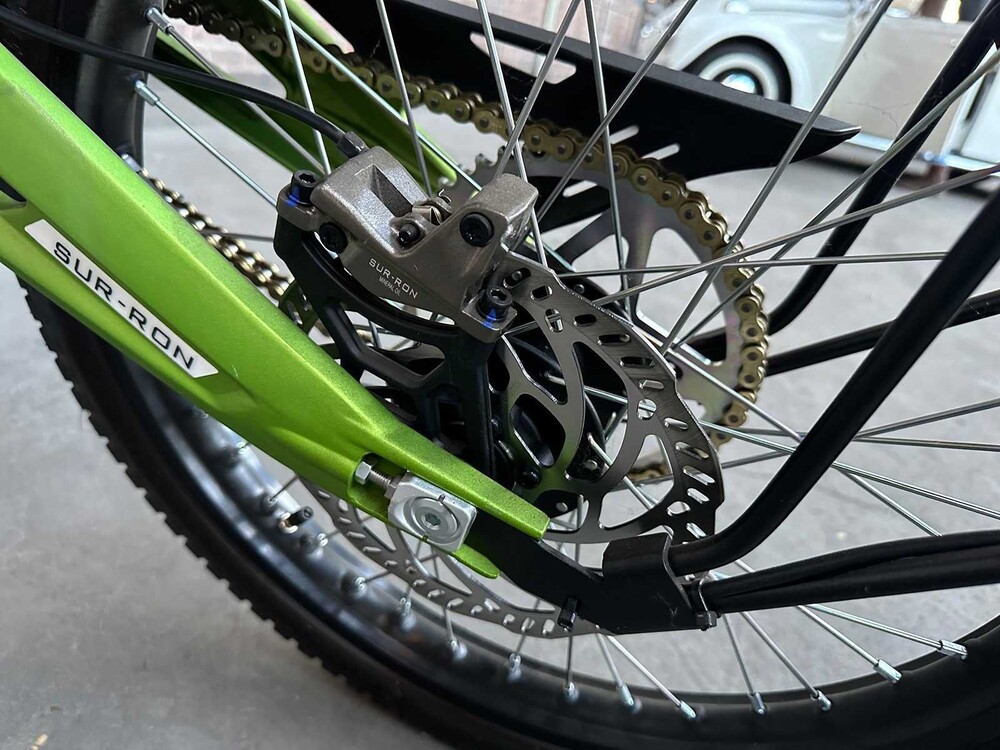 Sur-Ron Light Bee A067 L1EX Elektro-Enduro-Dirtbike (neu aus der Box)