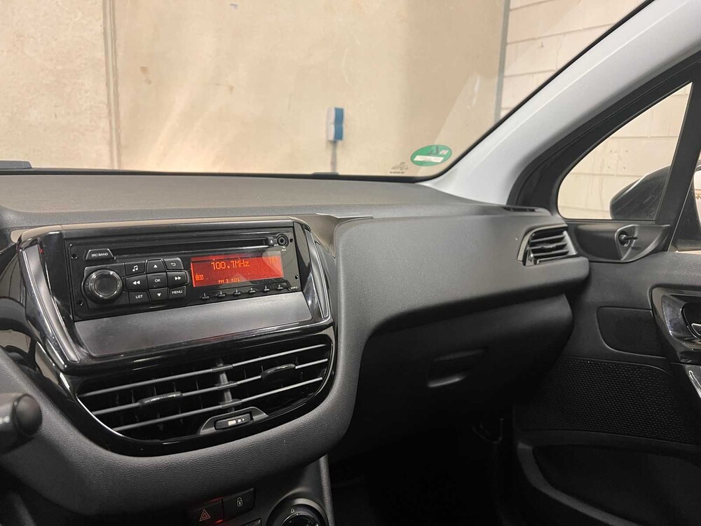 Peugeot 208 1.0 VTi Access 86PS 2014