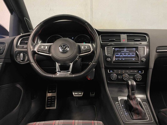 Volkswagen Golf GTI 2.0 TSI DSG6 220hp 2015, ZR-246-F