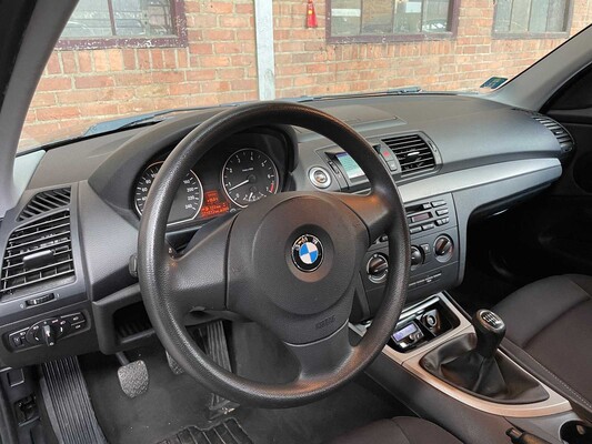 BMW 118i Business Line 143PS 2008 1er - Fertigmodell GB-, 23-GNX-6