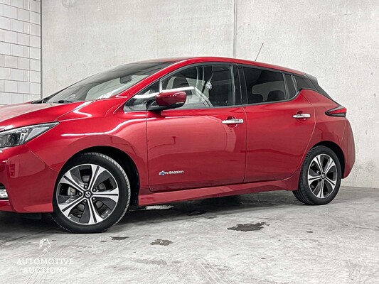 Nissan LEAF N-Connecta 40 kWh 150pk 2018 (Origineel-NL + 1e Eigenaar), TZ-306-X