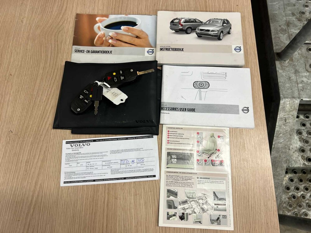 Volvo XC90 3.2 Momentum 7P 238PS 2007 (Original-NL), 02-TT-SZ