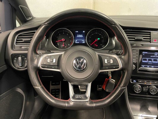 Volkswagen Golf GTI 2.0 TSI DSG6 220PS 2015, ZR-246-F