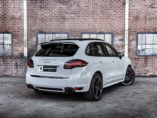 Porsche Cayenne S 4.8 V8 Sport-Chrono 400pk 2013, JP-842-T