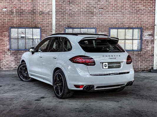 Porsche Cayenne S 4.8 V8 Sport-Chrono 400pk 2013, JP-842-T