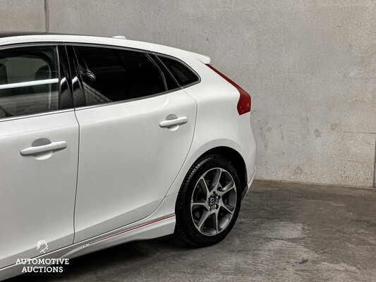 Volvo V40 1.6 D2 Ocean Race AUTOMATIC 114hp 2015, PG-062-X