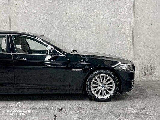 BMW 520i Touring Luxury Edition 184pk 2014 (Origineel-NL) 5-serie, 5-TBH-39