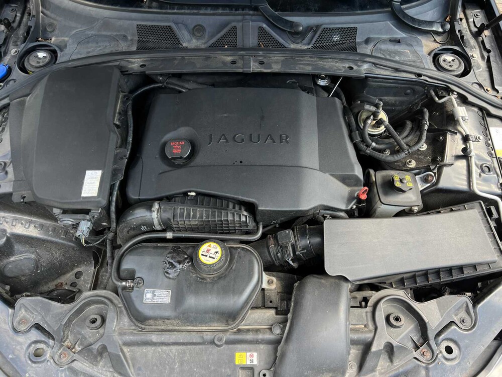 Jaguar XF 2.7D V6 Premium Luxus 207PS 2010 (Original-UK), 81-LDB-9