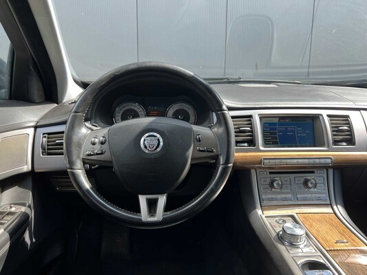 Jaguar XF 2.7D V6 Premium Luxury 207hp 2010 (Original-UK), 81-LDB-9