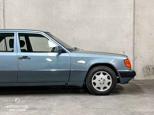 Mercedes-Benz 230E W124 200-500 (Original-NL) E-Class, YH-36-FF