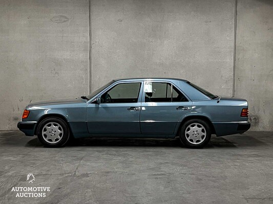 Mercedes-Benz 230E W124 200-500 (Original-NL) E-Class, YH-36-FF