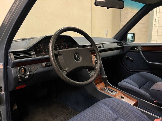 Mercedes-Benz 230E W124 200-500 (Original-NL) E-Klasse, YH-36-FF