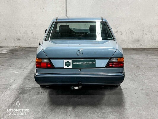 Mercedes-Benz 230E W124 200-500 (Original-NL) E-Class, YH-36-FF