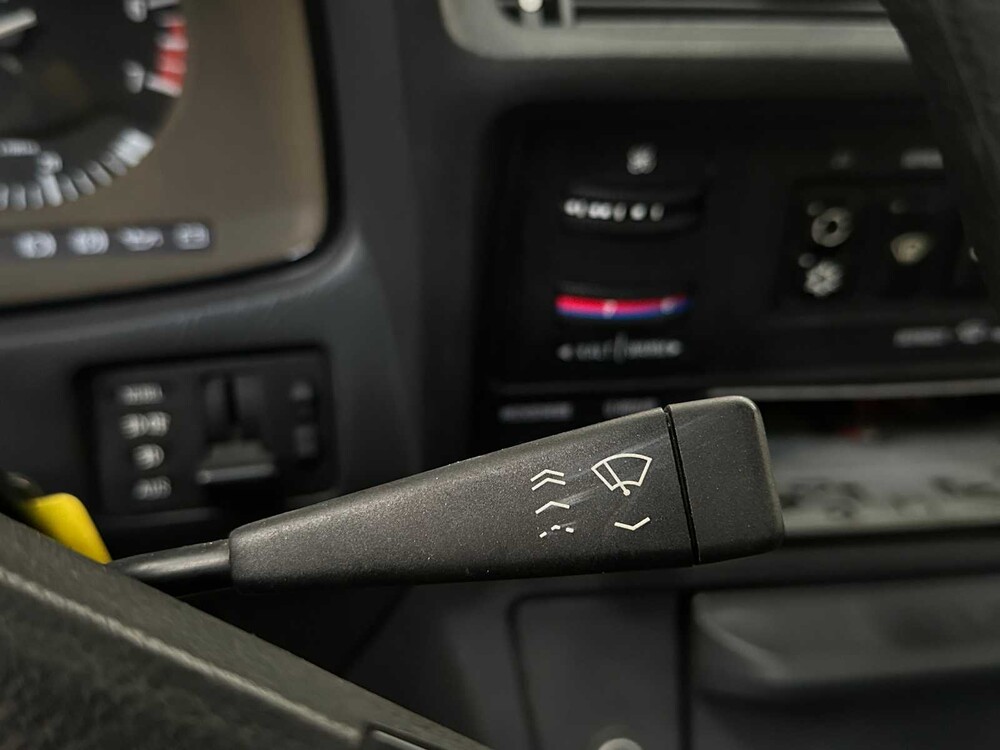 BMW 732i (E23) 3.2 L6 197hp 1985 7-Series Classic Car 