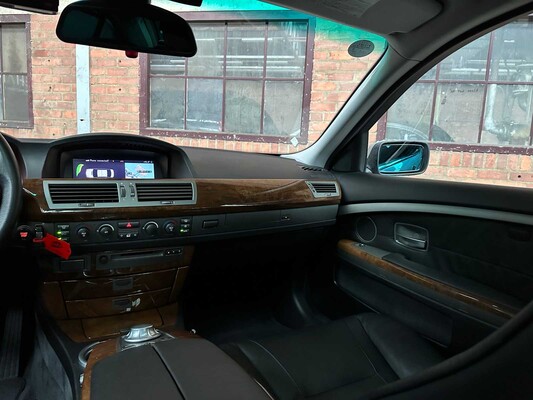 BMW 745Li Lang Executive E65 4.4 V8 333pk 2005 YOUNGTIMER