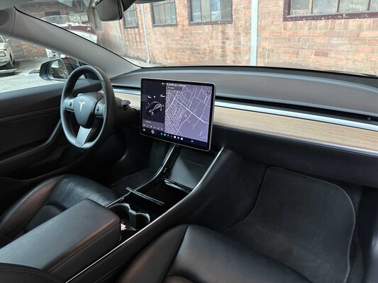 Tesla Model 3 Standard RWD Plus 60 kWh 238pk 2019 (Origineel-NL + 1e Eigenaar), G-335-TL