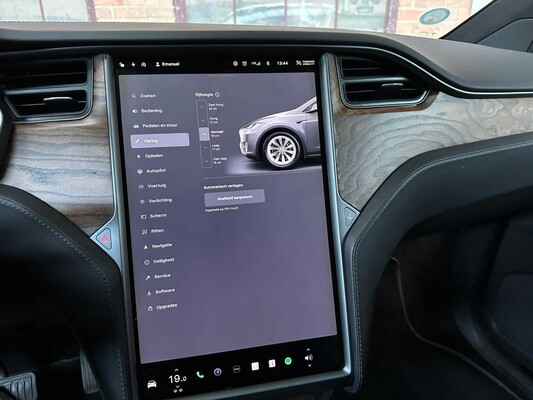 Tesla Model X 100D 417PS 2018 (Original-NL), TL-930-J