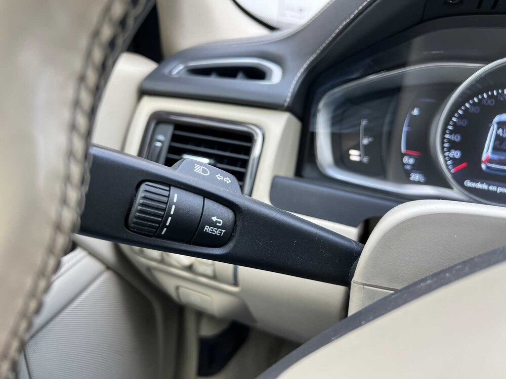 Volvo V70 2.0 D3 Polar+ Inscription 150hp 2016 (Original-UK), JL-299-D