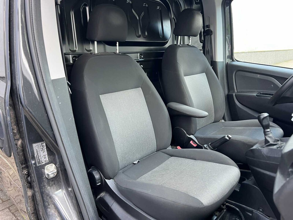 Fiat Doblò Cargo 1.3 MJ L2H1 SX 95hp 2019 (Original-NL) Commercial vehicle, V-369-XD