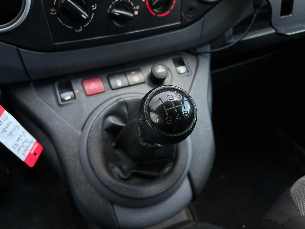 Peugeot Partner 122 1.6 BlueHDiL1Pre (Original-NL) 99hp 2018 Commercial vehicle, V-460-RZ