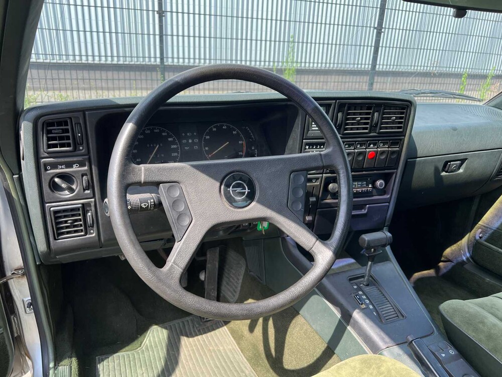 Opel Monza 2.5i 2-door 1984