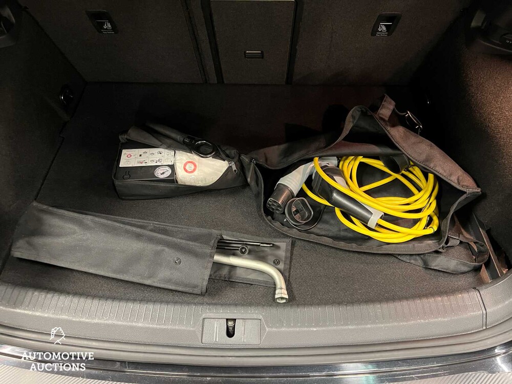 Volkswagen Golf GTE 1.4 TSI 150PS 2015 (Original-NL), HN-462-L