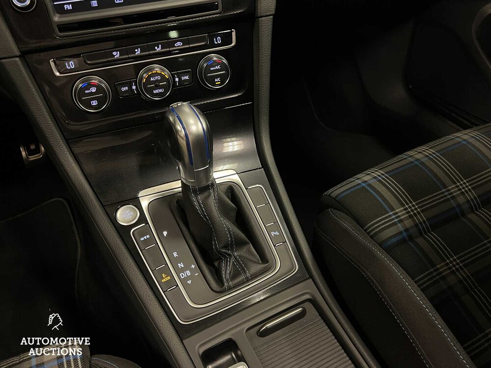 Volkswagen Golf GTE 1.4 TSI 150PS 2015 (Original-NL), HN-462-L