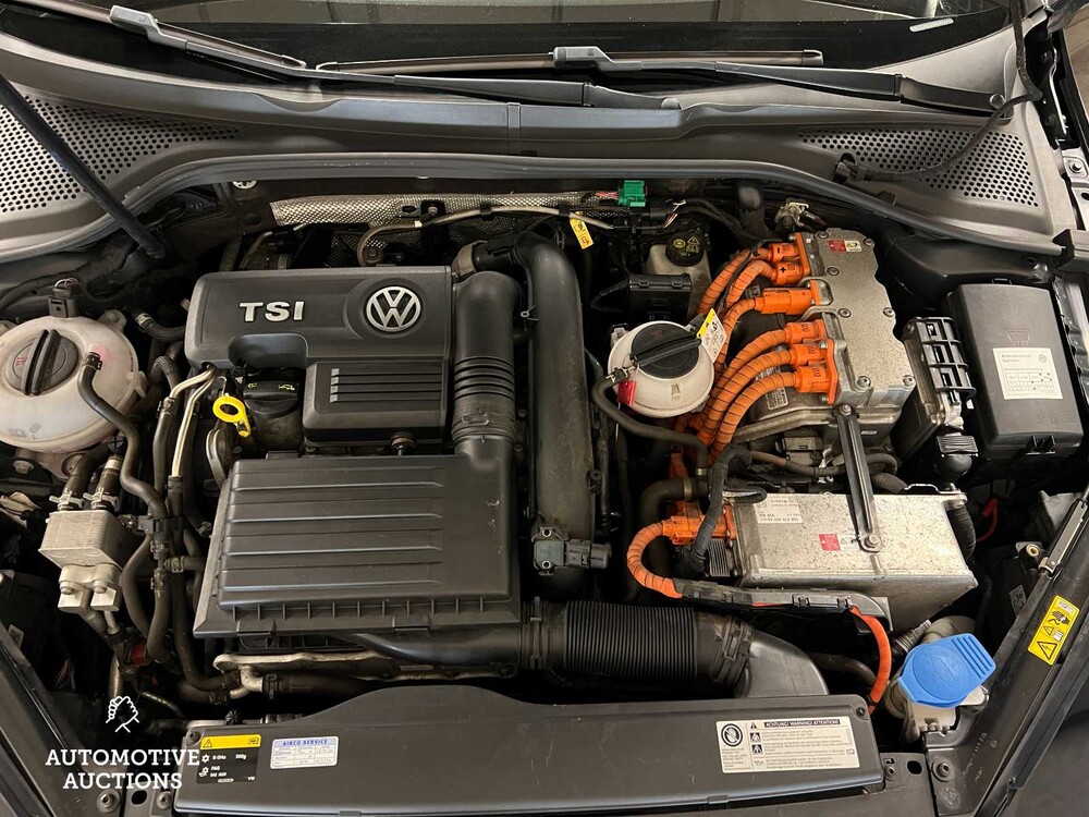 Volkswagen Golf GTE 1.4 TSI 150PS 2015 (Original-NL), HN-462-L