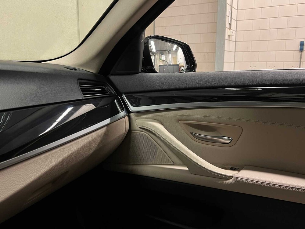 BMW 520i Touring Luxury Edition 184PS 2014 (Original-UK) 5er, 5-TBH-39