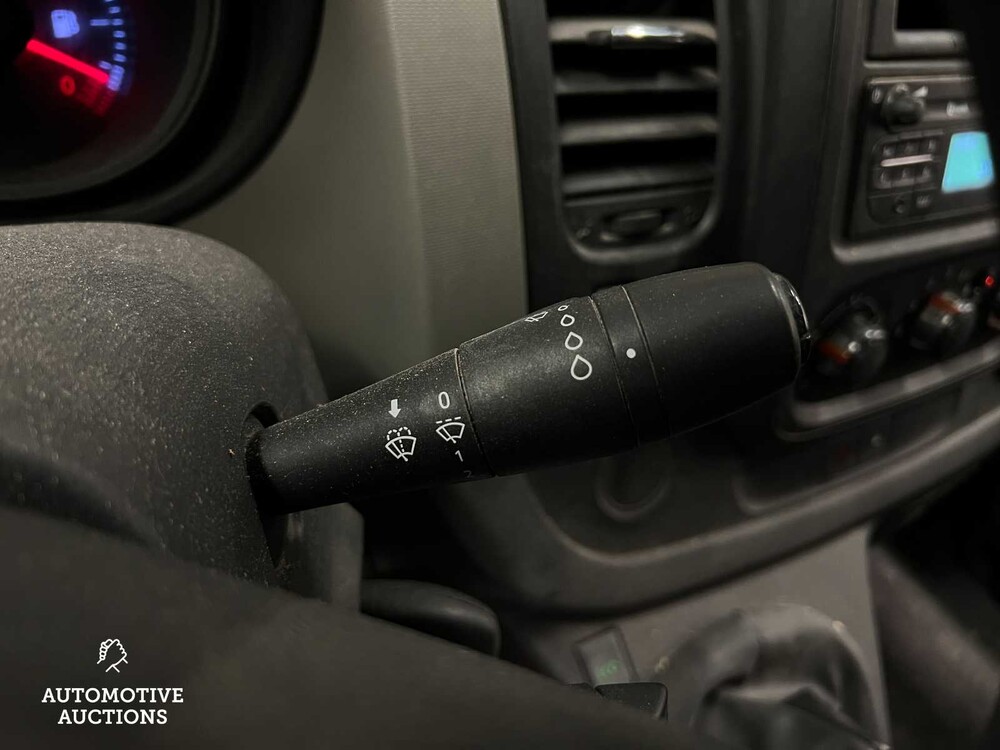 Renault Trafic 1.6 dCi T27 L1H1 Générique (Original-NL) 95hp 2017 Commercial vehicle, V-689-GX