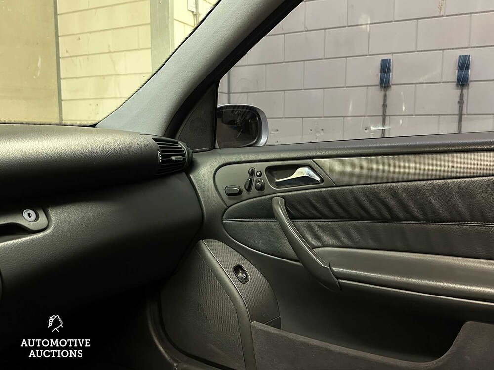 Mercedes-Benz C32 AMG 3.2 V6 354PS 2002 C-Klasse 