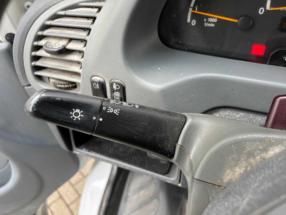 Mercedes-Benz Sprinter 408 CDI 2.2 402 Commercial vehicle 82hp 2001 (Original-NL), 34-VZ-PP