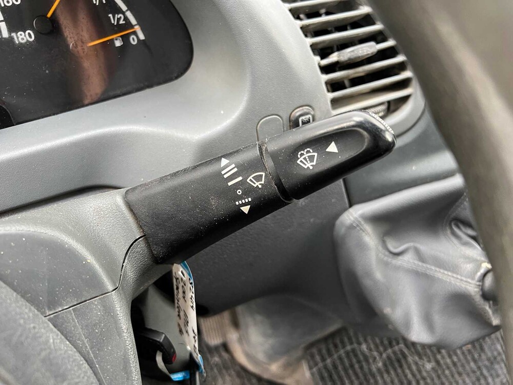 Mercedes-Benz Sprinter 408 CDI 2.2 402 Commercial vehicle 82hp 2001 (Original-NL), 34-VZ-PP