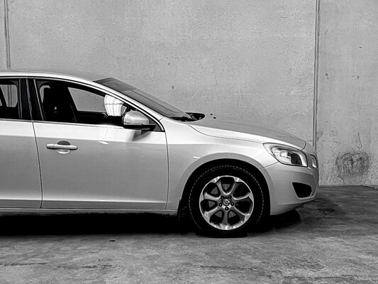 Volvo V60 1.6 T4 Momentum 179hp 2012 (Original-NL), 60-TDK-1