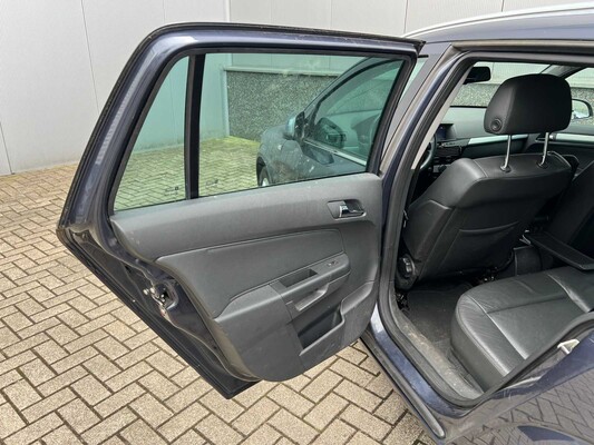 Opel Astra Wagon 1.6 Cosmo 116pk 2010, 72-NRP-1