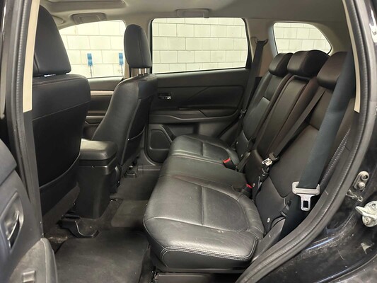 Mitsubishi Outlander 2.0 PHEV Instyle+ 121hp 2013 (Original-UK), 6-SNX-40