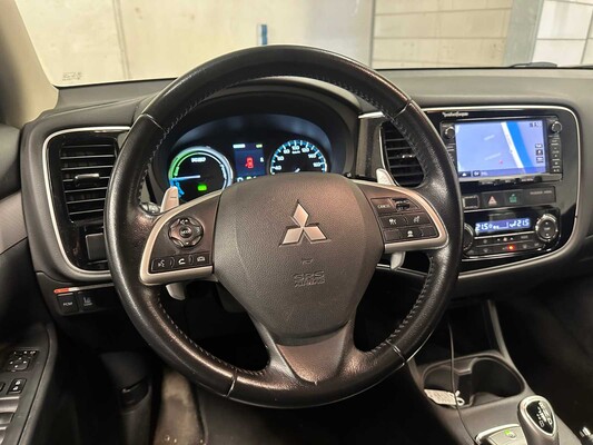 Mitsubishi Outlander 2.0 PHEV Instyle+ 121hp 2013 (Original-UK), 6-SNX-40