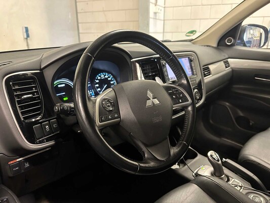 Mitsubishi Outlander 2.0 PHEV Instyle+ 121hp 2013 (Original-UK), 6-SNX-40